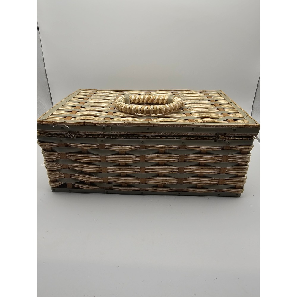 Vintage Wicker Sewing Basket with Removable Tray and Patchwork Purse Sewing Kit - Picture 7 of 10